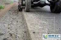 路面機(jī)械新選擇 路沿石與自來(lái)水開溝機(jī)高效作業(yè)解析